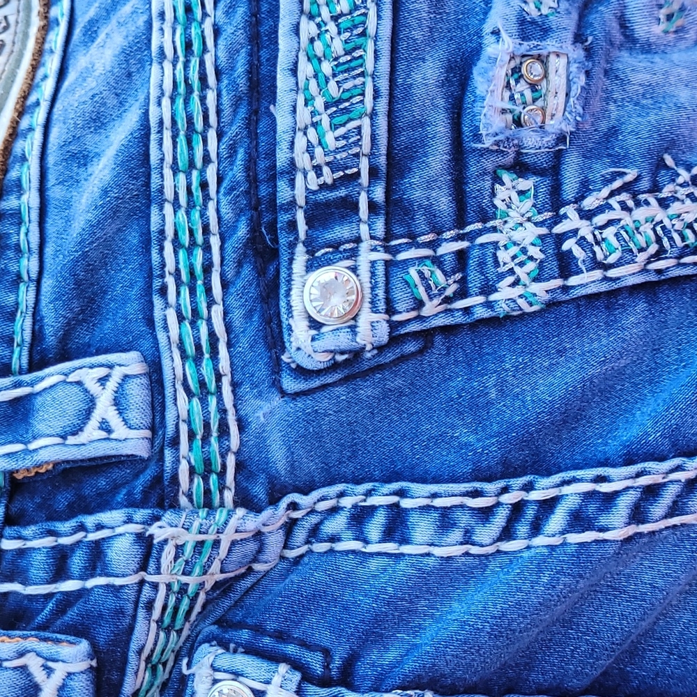 JUST SHOWING DEFECT - Picture 4 of 5
